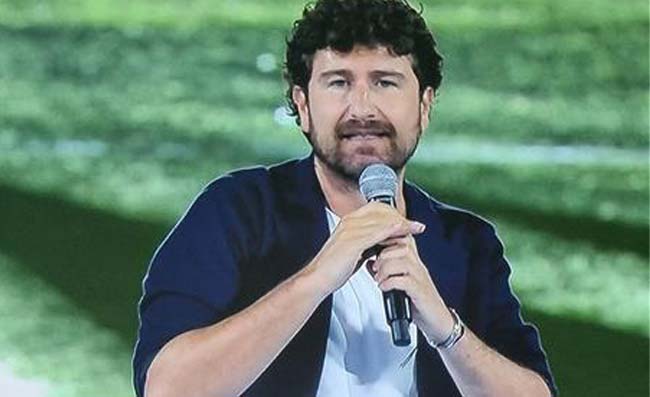 “Natale in casa Cupiello” visto da Salemme sbanca in tv. Il commento di Alessandro Siani