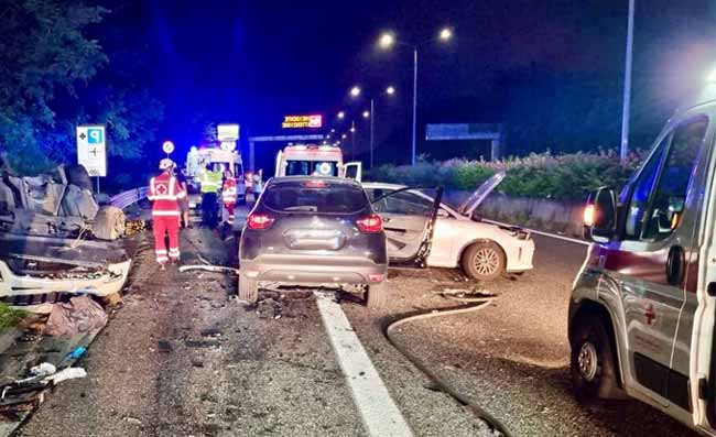 Tangenziale di Napoli, investite due persone. Erano scese dall’auto dopo un incidente
