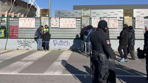 Torino-Napoli, situazione critica all’esterno del settore ospiti: tanti tfosi ancora fuori