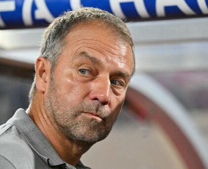 Flick: «Olmo e Pau Victor non potranno giocare la semifinale di Supercoppa»