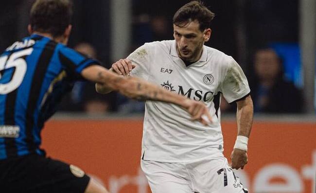 GAZZETTA – Il Napoli non svende Kvaratskhelia, le parti sono ancora distanti