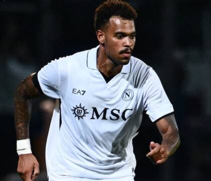 Il Napoli rifiuta le offerte di Lazio e Bologna per Ngonge. Se nessuno entra, nessuno esce