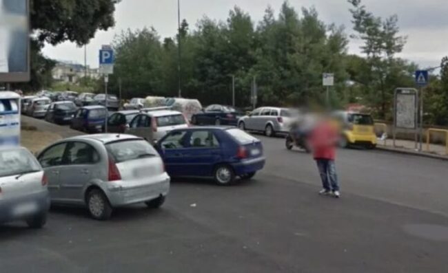 Napoli, blitz della Finanza: denunciati 39 parcheggiatori abusivi e titolari di autorimesse