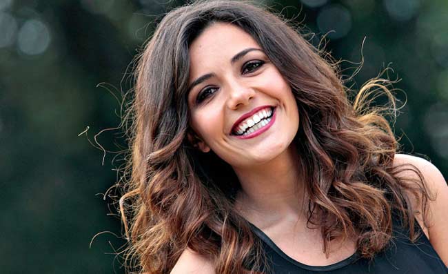 Serena Rossi e la canzone che canta, ma che si vergogna di far sapere che le piace