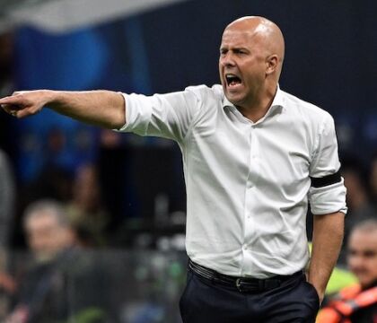Slot ha un hater del suo Liverpool, suo padre: «Vorrebbe che la mia squadra rischiasse di più»