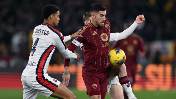 Accostato al Napoli, Pellegrini si fa male: il capitano della Roma s’infortuna al ginocchio