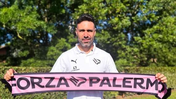 Esordio in Serie B per l’ex Napoli Sirigu, il Palermo: “Bentornato, 14 anni dopo”