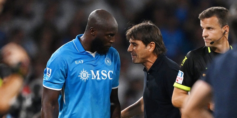 Lukaku e l’aneddoto su Conte: "Perfetto per me, ma una volta mi mise quasi fuori rosa"