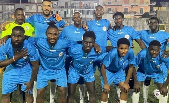 Napoli, calciatore ferito a colpi di pistola. Borrelli: “Vittima innocente della follia criminale della nostra città”