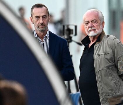 In estate sembrava che De Laurentiis fosse cambiato, in realtà aveva gennaio per vendere (Repubblica)