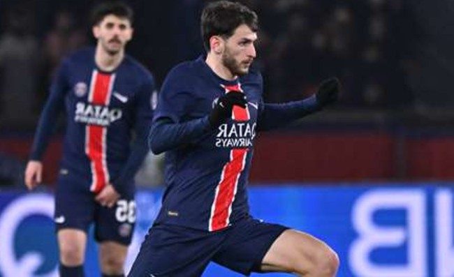Kvara brilla in Lione-PSG, assist e prestazione di altissimo livello per il georgiano