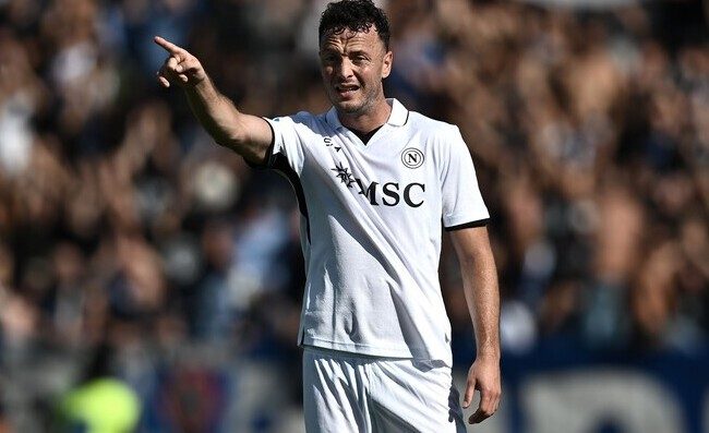 Rrahmani shock, assurdo autogol: il kosovaro si dispera per il suo errore