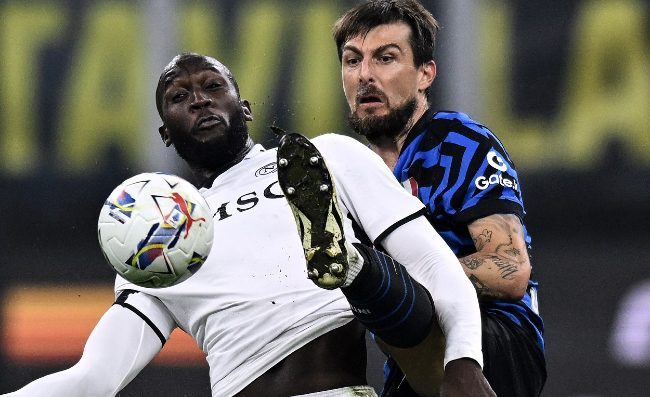 Il Napoli torna con la difesa a 4: le tre ipotesi di formazione contro l’Inter