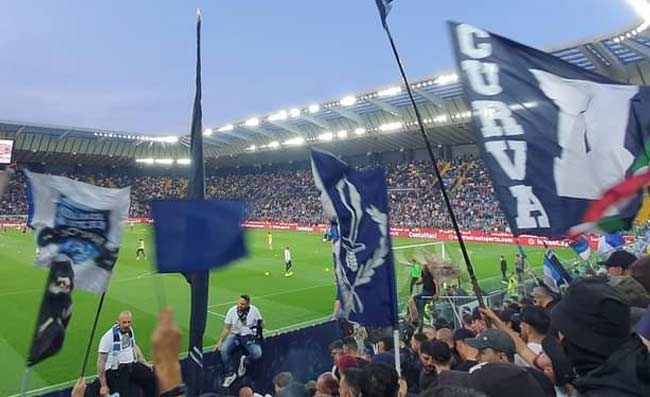 Tifosi del Napoli senza freni: “I nomi dei due colpevoli, Conte la smetta di lamentarsi”