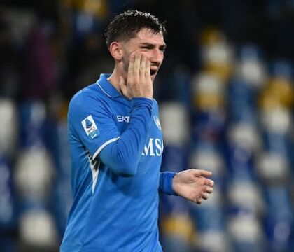 Conte, l’emergenza lo ha spinto a creare un Napoli Zelig: è Gilmour l’ultima scoperta