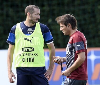 Juventus, Elkann si è stufato del nuovismo. Basta Giuntoli e Motta, poteri a Chiellini che vuol riportare Conte