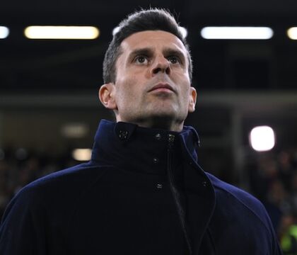 La Stampa di Elkann su Thiago Motta: “Le dimissioni scelte dignitose, rispettose verso chi accredita il lauto stipendio”