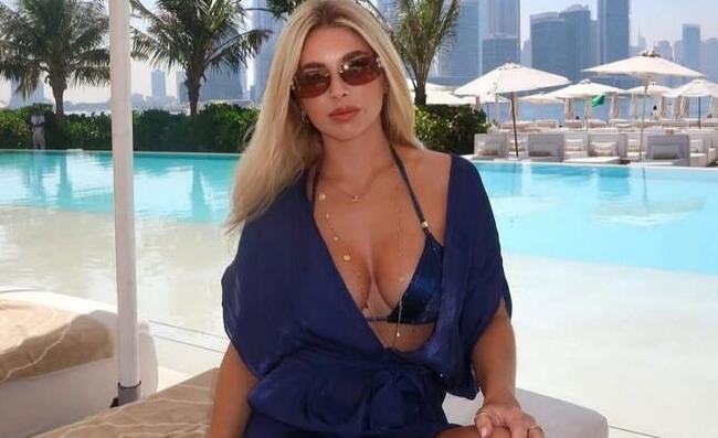 La fidanzata di McTominay a Dubai, vacanza relax con due amiche