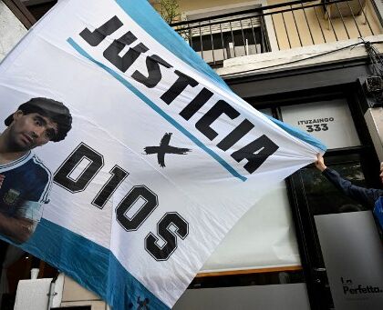 Maradona, l’agonia è durata dodici ore. Il terribile video dell’autopsia che per fortuna non è girato