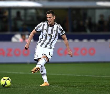 Milik si ferma ancora, può chiudere la stagione con zero presenze all’attivo (Gazzetta)