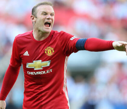 Rooney all’Academy dello United: «Non comprate un’auto costosa fino a quando non giocate 50 partite in prima squadra»