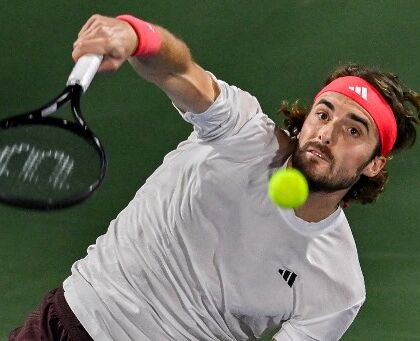 Tsitsipas ha “pezzottato” la sua racchetta per tornare a vincere un torneo