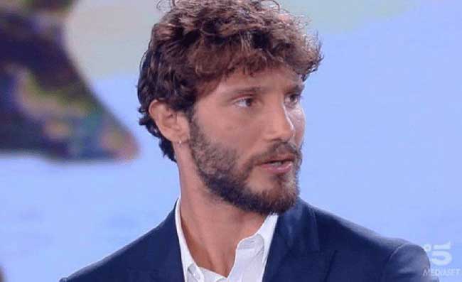 De Martino: “Paolo Sorrentino mi chiese di fare un provino per Parthenope. Sapete come è andata?”