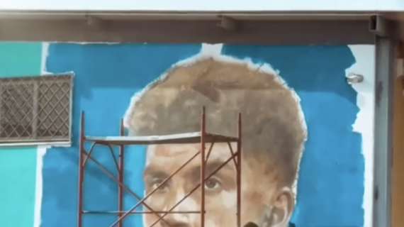 Di Lorenzo si emoziona per il murale: “Mi fa un certo effetto, ci andrò con le bambine”
