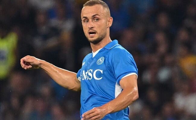 Lobotka: “Conte è il migliore, l’ho capito al primo allenamento. Napoli mi piace tanto, il mio cibo preferito…”