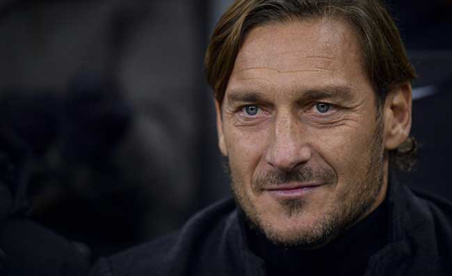 Totti rivela: “Mi offrirono una vagonata di soldi, non accettai. Forse avrei vinto almeno un Pallone d’Oro”