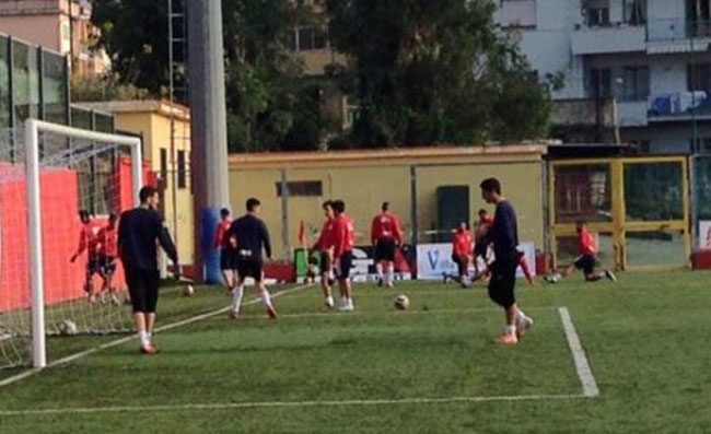 Tragedia a Napoli, muore calciatore 14enne. Malore prima dell’allenamento