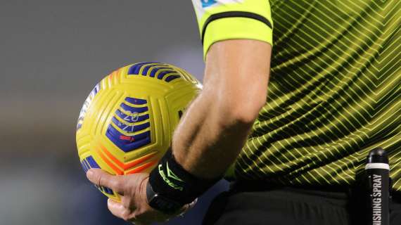 IFAB annuncia due novità per il 2025/26: body-cam per gli arbitri e rinvii entro 8 secondi