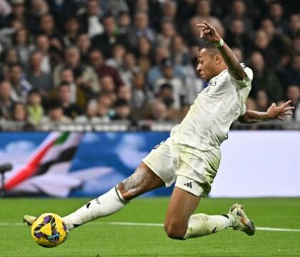 Il Real Madrid sopravvive e vince 1-0 contro l’Alaves, un nervoso Mbappé espulso nel primo tempo (As)