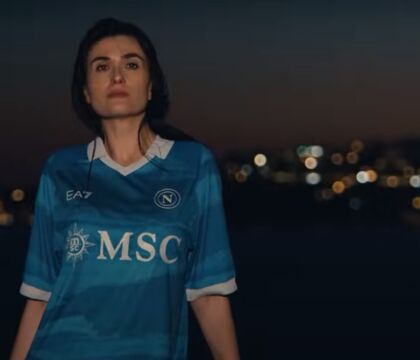 La quarta maglia del Napoli, la Partenope Jersey: “Per celebrare i 2.500 anni dalla fondazione della città”