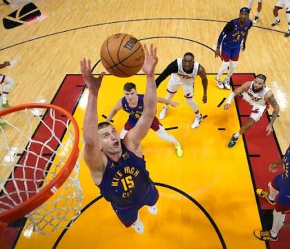 L’incredibile partita di Jokic: 61 punti, 11 rimbalzi, 10 assist. E ha perso (VIDEO)