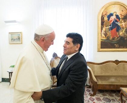 Quando Papa Francesco definì Maradona un «fallito» e indicò Pelé come miglior giocatore di sempre