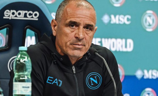 Calzona: “Riallenerei il Napoli. La squadra non era protetta e mercato inadatto”