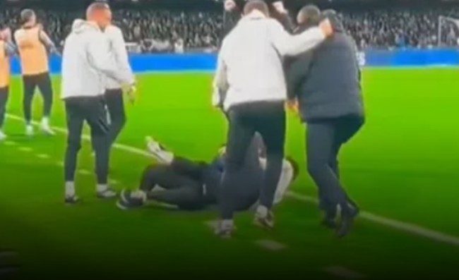 Conte, scivolone sul terzo gol del Napoli. L’inviata di DAZN: “È rimasto a terra qualche secondo”
