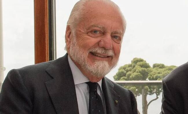 De Laurentiis: “Santa Pasqua ai nostri meravigliosi tifosi e alla famiglia azzurra”