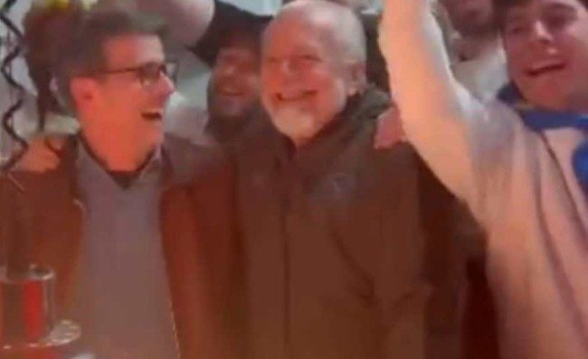 De Laurentiis, show a Capri. Festa in pizzeria dopo la sconfitta dell’Inter