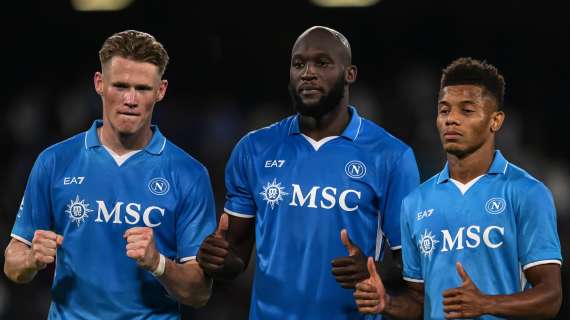 Il Napoli travolge 3-0 l’Empoli e resta in corsa scudetto: gli highlights