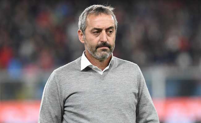 Lecce, Giampaolo ride in diretta: “Dai, è un fallo clamoroso: era rigore”. Juventus aiutata