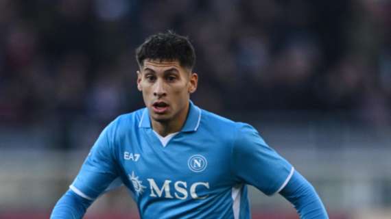 Olivera a Dazn: “Dobbiamo vincere dopo il pari dell’Inter. Orsolini dal mio lato? Rispondo così”