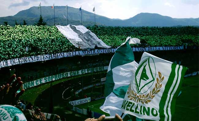 Tifosi Avellino: “Siamo in Serie B, ora speriamo nello Scudetto del Napoli”