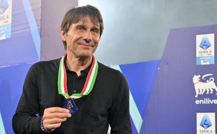 Conte resta a Napoli? Spunta un clamoroso indizio sui social | FOTO