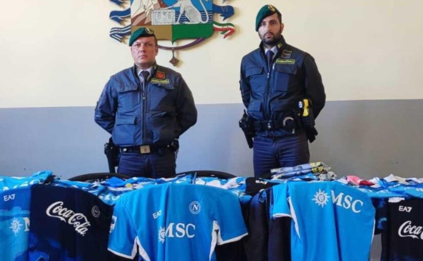 Maxi-sequestro della Guardia di Finanza: oltre 20mila articoli contraffatti con il marchio SSC Napoli