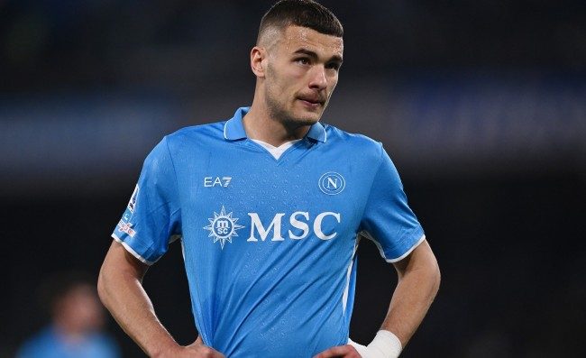 Napoli, gli infortunati a Parma per sostenere i compagni. Ultime su Buongiorno, Jesus e Lobotka