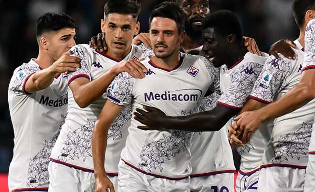 Fiorentina, Oulai lancia la sfida al Napoli: “Vogliamo batterli domenica e anche in Coppa Italia”