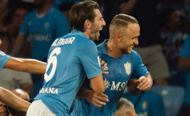 Il Napoli vince: cosa &egrave; accaduto negli spogliatoi. Favasuli “coccolato”, Beukema entusiasta