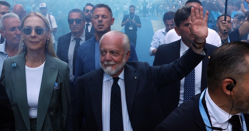 Il bel messaggio di De Laurentiis a un anno dalla morte di Giorgio Armani
&nbsp;